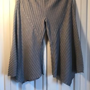 Gray Boho Hippie Capri Pants Size Small